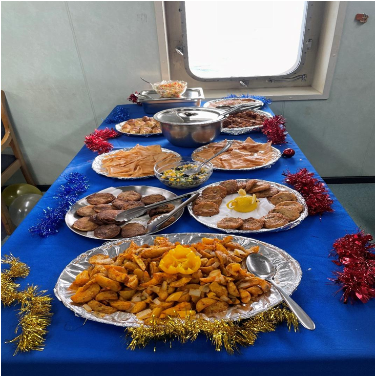 good food, happy seafarers